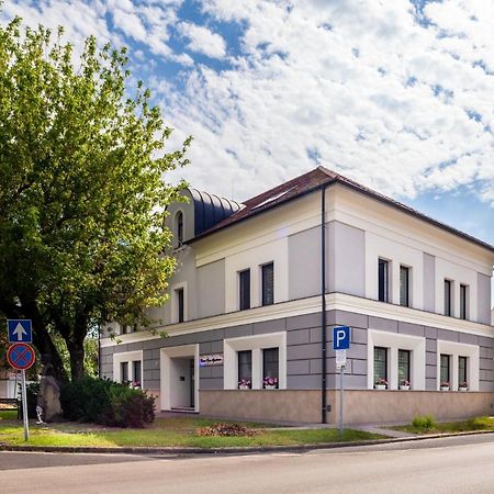 Corso Lux Apartman Gyula Exteriör bild