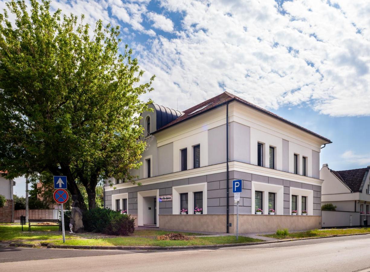 Corso Lux Apartman Gyula Exteriör bild