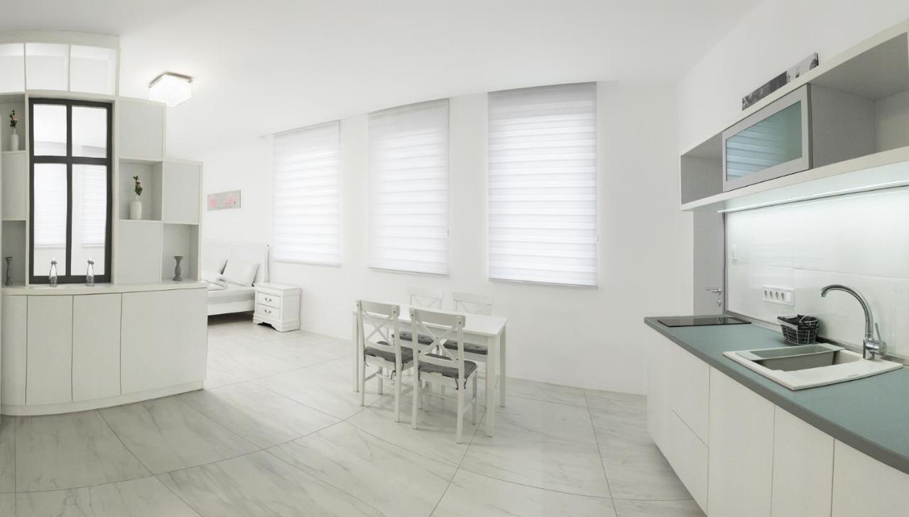 Corso Lux Apartman Gyula Exteriör bild