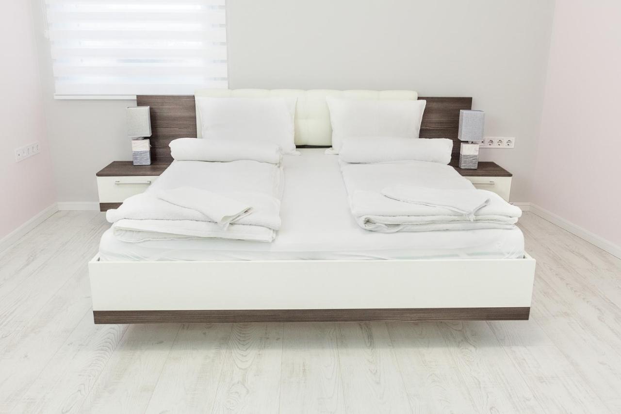 Corso Lux Apartman Gyula Exteriör bild