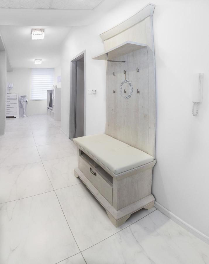 Corso Lux Apartman Gyula Exteriör bild