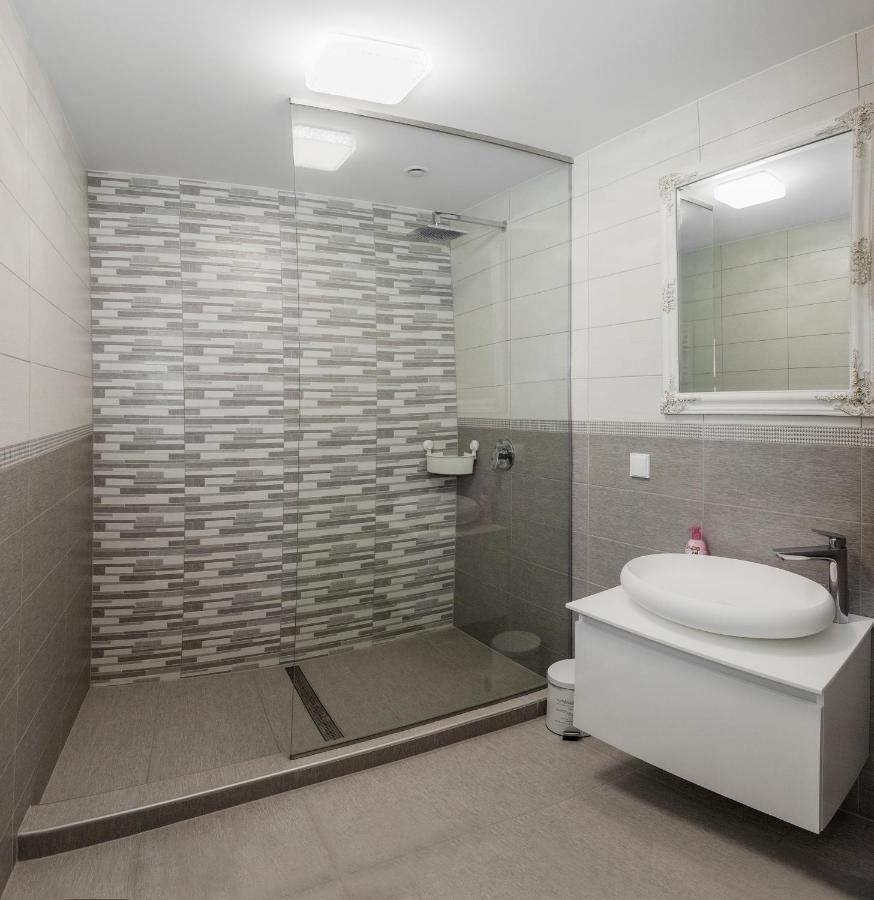 Corso Lux Apartman Gyula Exteriör bild