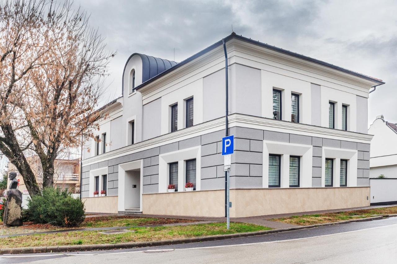 Corso Lux Apartman Gyula Exteriör bild
